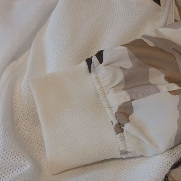 Guess lightweight Camo hooded bomber jacket windbreaker size M - Picture 9 of 9